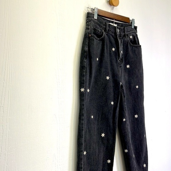 Pacsun - Black Stonewashed Embroidered Daisy High Rise Straight Jeans Size 25 - Picture 4 of 12